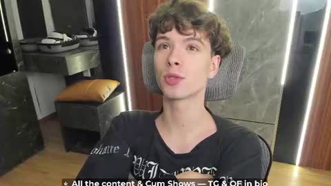 Snapshot of calvin_loves_you chatting on 06.09.26 Hey I am Calvin online show from 06.09.26