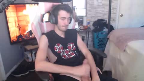 Snapshot of calvin_tanner chatting on 12.11.24 calvin_tanner online show from 12.11.24