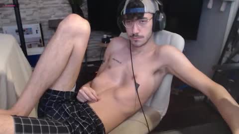 Snapshot of calvin_tanner chatting on 10.13.25 calvin_tanner online show from 10.13.25