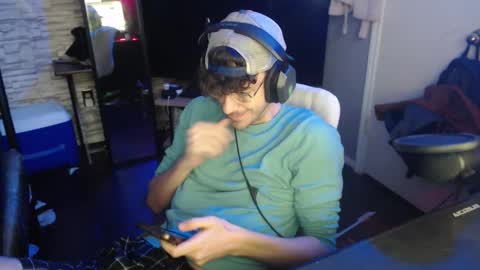 Snapshot of calvin_tanner chatting on 11.18.25 calvin_tanner online show from 11.18.25