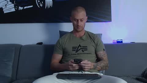 Calvin  online show from 01.03.25