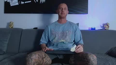 Calvin  online show from 01.03.25