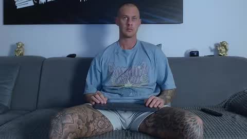 Calvin  online show from 01.04.25