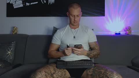 Calvin  online show from 01.10.25