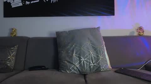 Calvin  online show from 01.11.25