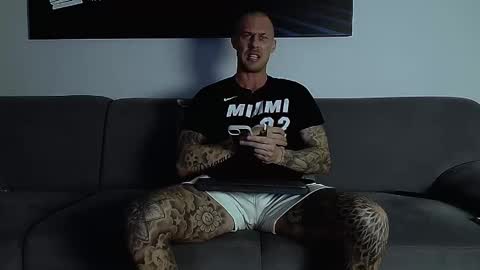 Calvin  online show from 10.12.25