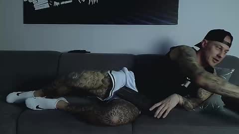 Calvin  online show from 11.05.25