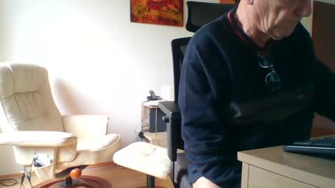 Snapshot of camcologne chatting on 01.15.25 camcologne online show from 01.15.25