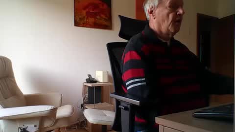 Snapshot of camcologne chatting on 12.16.25 camcologne online show from 12.16.25