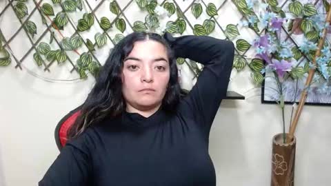 Snapshot of cameliasaenz chatting on 01.04.25 camelia online show from 01.04.25