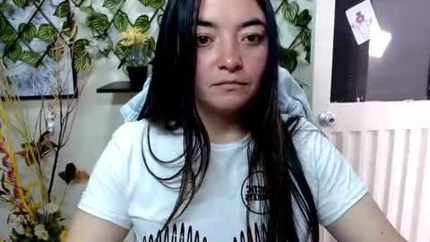 Snapshot of cameliasaenz chatting on 02.05.25 camelia online show from 02.05.25