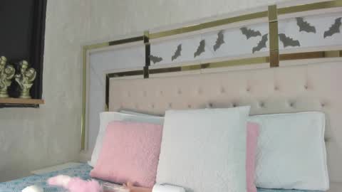 Snapshot of cameron_hearts chatting on 10.18.25 cameron_hearts online show from 10.18.25