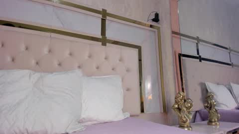 Snapshot of cameron_hearts chatting on 12.22.25 cameron_hearts online show from 12.22.25