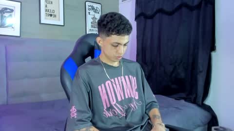 Snapshot of cameron_lux4 chatting on 04.11.26 CAMERON online show from 04.11.26