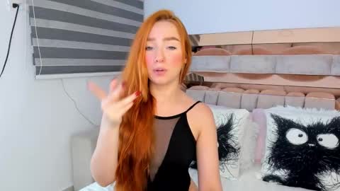 Snapshot of cami_lovers1 chatting on 11.25.25 camii online show from 11.25.25