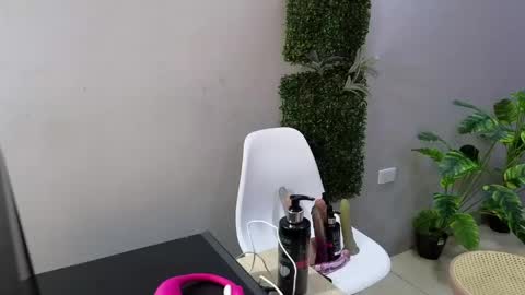 Snapshot of camil_milfdream chatting on 05.01.26 Camil online show from 05.01.26