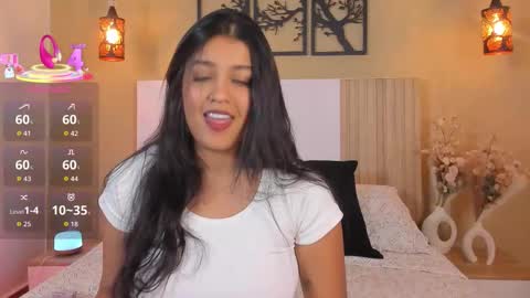 Snapshot of camila_bustamante_ chatting on 10.08.25 camila_bustamante_ online show from 10.08.25