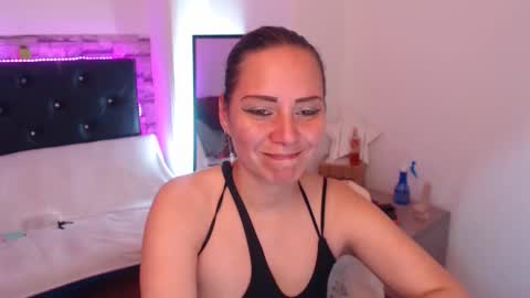 Snapshot of camila_delarosa chatting on 09.18.25 camila online show from 09.18.25