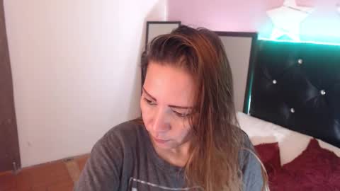 Snapshot of camila_delarosa chatting on 10.18.25 camila online show from 10.18.25