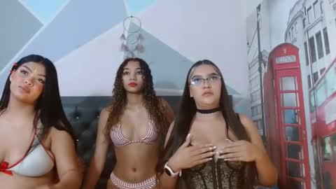 Snapshot of camila_meza chatting on 11.18.25 camila_meza online show from 11.18.25