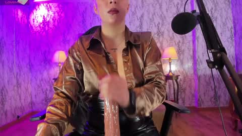 Snapshot of camilaachain chatting on 01.15.25 online show from 01.15.25