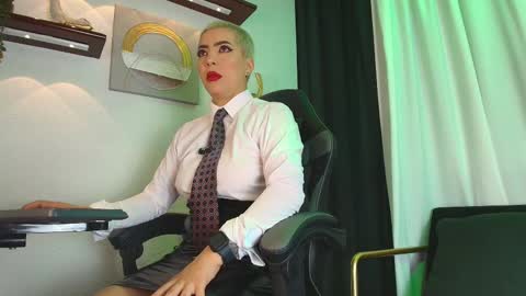 Snapshot of camilaachain chatting on 10.18.25 online show from 10.18.25