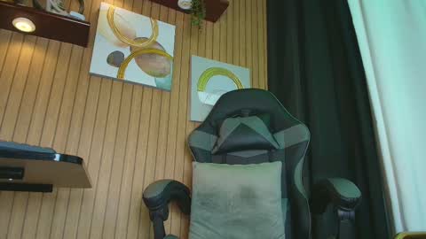 Snapshot of camilaachain chatting on 11.12.25 online show from 11.12.25