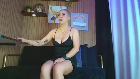 Snapshot of camilaachain chatting on 11.17.25 online show from 11.17.25