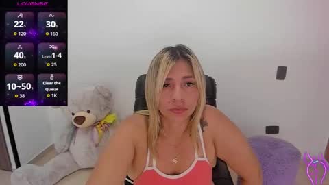 Snapshot of camilabliss chatting on 11.26.25 Camila online show from 11.26.25