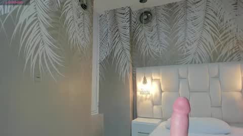 Snapshot of camilahunter__ chatting on 12.16.25 Camila online show from 12.16.25