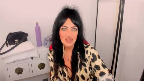 CamileEyes online show from 12.30.24