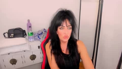 CamileEyes online show from 12.30.24