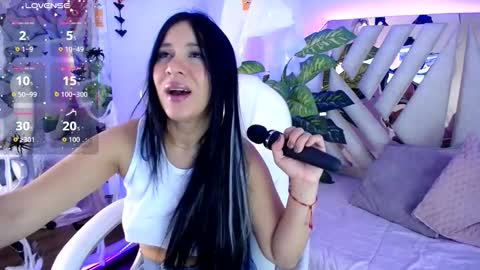 Snapshot of camille_halls chatting on 11.09.25 Camille online show from 11.09.25