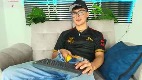 Snapshot of camilo_xcam chatting on 12.22.25 CAMILO online show from 12.22.25