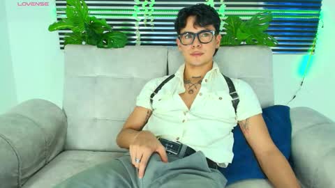 Snapshot of camilo_xcam chatting on 02.04.26 CAMILO online show from 02.04.26