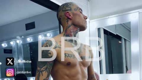 Snapshot of camiloinlive chatting on 10.26.25 camiloinlive online show from 10.26.25