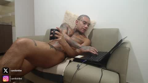 Snapshot of camiloinlive chatting on 10.31.25 camiloinlive online show from 10.31.25