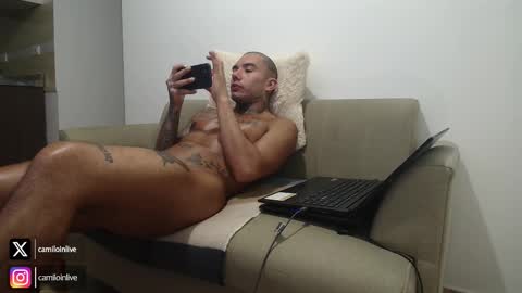 Snapshot of camiloinlive chatting on 11.14.25 camiloinlive online show from 11.14.25