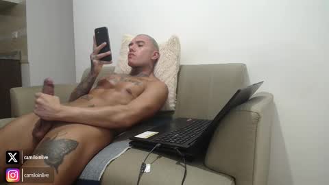 Snapshot of camiloinlive chatting on 12.21.25 camiloinlive online show from 12.21.25