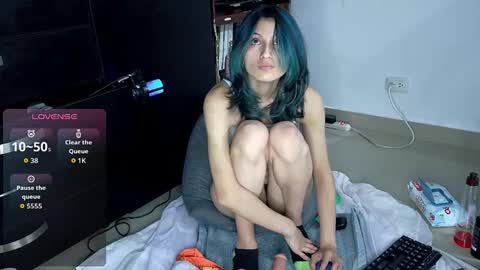 Snapshot of camilonrilli chatting on 11.24.25 Cami online show from 11.24.25