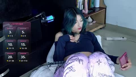 Snapshot of camilonrilli chatting on 11.25.25 Cami online show from 11.25.25