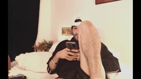 Snapshot of camilosaennz chatting on 01.10.25 camilo online show from 01.10.25
