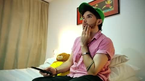 Snapshot of camilosaennz chatting on 01.26.25 camilo online show from 01.26.25