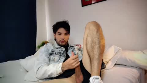 Snapshot of camilosaennz chatting on 02.04.25 camilo online show from 02.04.25