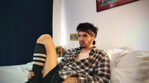 Snapshot of camilosaennz chatting on 02.06.25 camilo online show from 02.06.25