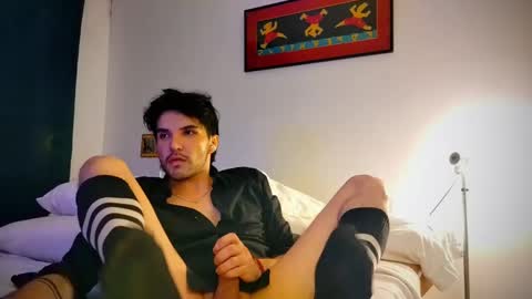 Snapshot of camilosaennz chatting on 02.09.25 camilo online show from 02.09.25