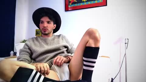 Snapshot of camilosaennz chatting on 02.09.25 camilo online show from 02.09.25