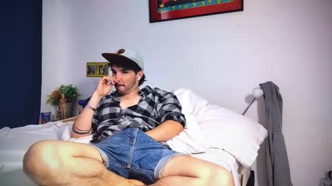 Snapshot of camilosaennz chatting on 02.10.25 camilo online show from 02.10.25