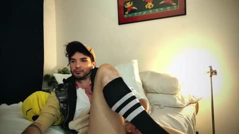 Snapshot of camilosaennz chatting on 02.13.25 camilo online show from 02.13.25