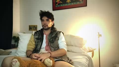 Snapshot of camilosaennz chatting on 02.13.25 camilo online show from 02.13.25